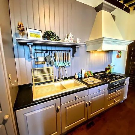 Centrally Located With Medieval Town Views Apartment *