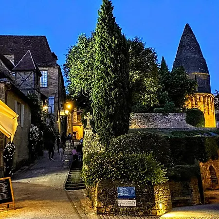 Centrally Located With Medieval Town Views Apartment