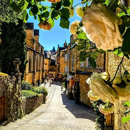 Centrally Located With Medieval Town Views Apartment