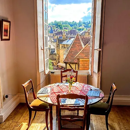 Centrally Located With Medieval Town Views * Sarlat-la-Caneda