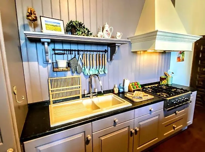 Centrally Located With Medieval Town Views شقة *