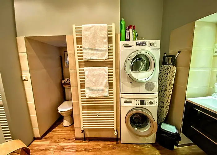 Centrally Located With Medieval Town Views * سارلا لا كانيدا