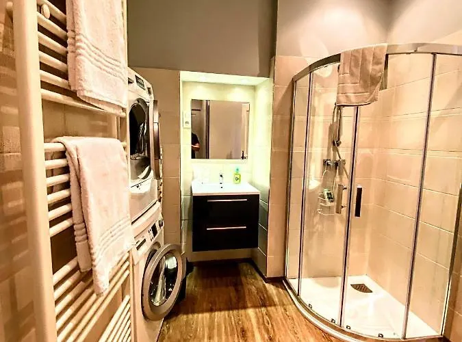 Centrally Located With Medieval Town Views شقة