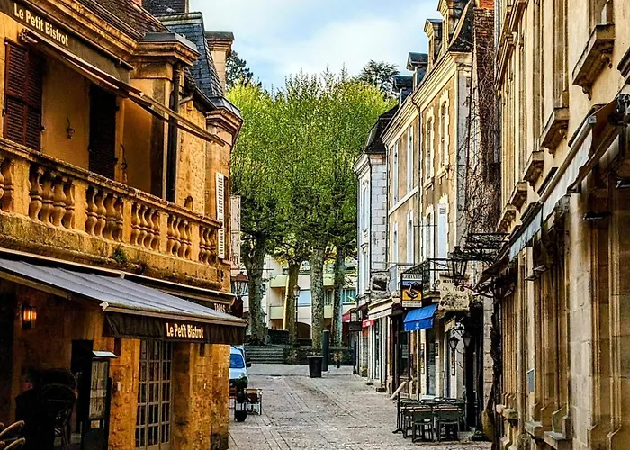 Centrally Located With Medieval Town Views * سارلا لا كانيدا